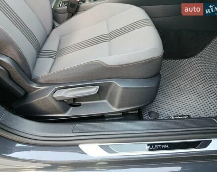 Серый Фольксваген Гольф, объемом двигателя 1.6 л и пробегом 331 тыс. км за 10900 $, фото 2 на Automoto.ua