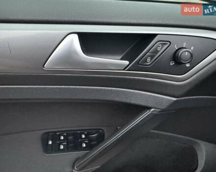 Серый Фольксваген Гольф, объемом двигателя 1.6 л и пробегом 247 тыс. км за 10800 $, фото 14 на Automoto.ua