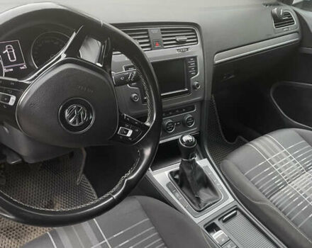 Серый Фольксваген Гольф, объемом двигателя 1.6 л и пробегом 331 тыс. км за 11200 $, фото 9 на Automoto.ua