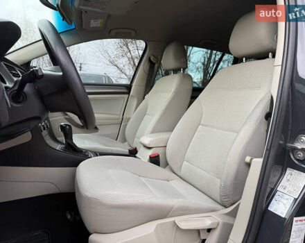 Серый Фольксваген Гольф, объемом двигателя 1.6 л и пробегом 272 тыс. км за 11200 $, фото 12 на Automoto.ua