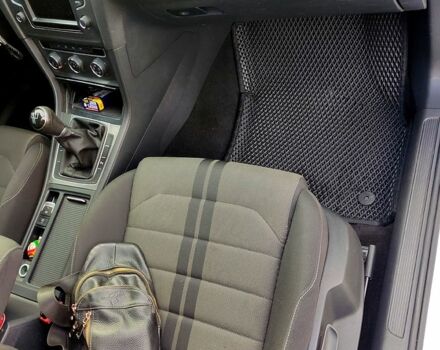 Серый Фольксваген Гольф, объемом двигателя 1.6 л и пробегом 241 тыс. км за 10499 $, фото 5 на Automoto.ua