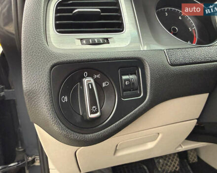 Серый Фольксваген Гольф, объемом двигателя 1.6 л и пробегом 272 тыс. км за 11200 $, фото 27 на Automoto.ua