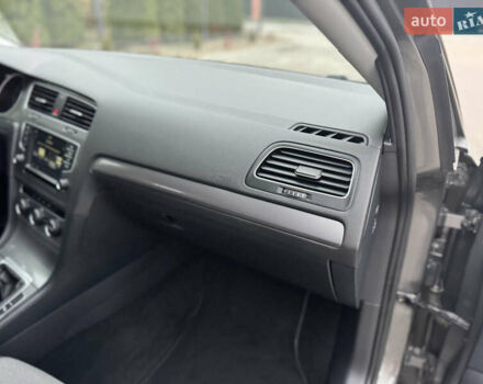 Серый Фольксваген Гольф, объемом двигателя 1.6 л и пробегом 247 тыс. км за 10800 $, фото 25 на Automoto.ua