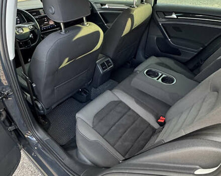 Серый Фольксваген Гольф, объемом двигателя 1.6 л и пробегом 299 тыс. км за 13000 $, фото 22 на Automoto.ua