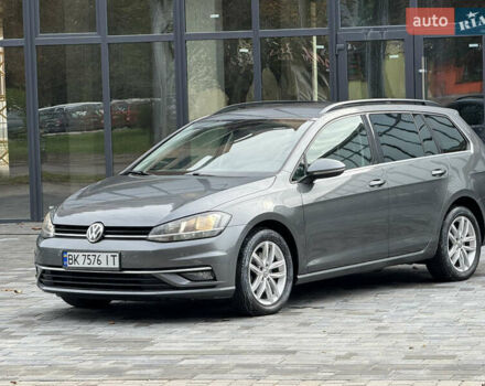 Серый Фольксваген Гольф, объемом двигателя 1.6 л и пробегом 253 тыс. км за 12700 $, фото 2 на Automoto.ua