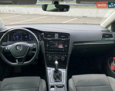 Серый Фольксваген Гольф, объемом двигателя 1.6 л и пробегом 299 тыс. км за 13000 $, фото 19 на Automoto.ua