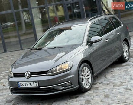 Серый Фольксваген Гольф, объемом двигателя 1.6 л и пробегом 253 тыс. км за 12700 $, фото 4 на Automoto.ua