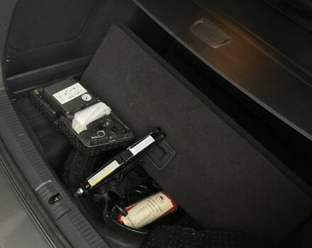 Серый Фольксваген Гольф, объемом двигателя 1.6 л и пробегом 241 тыс. км за 12400 $, фото 11 на Automoto.ua