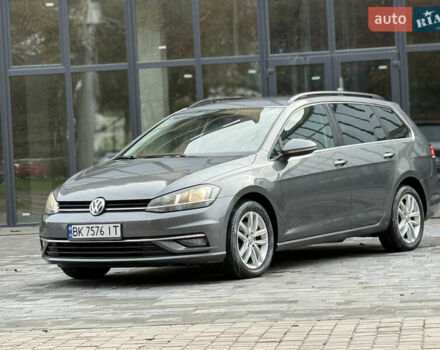 Серый Фольксваген Гольф, объемом двигателя 1.6 л и пробегом 253 тыс. км за 12700 $, фото 1 на Automoto.ua