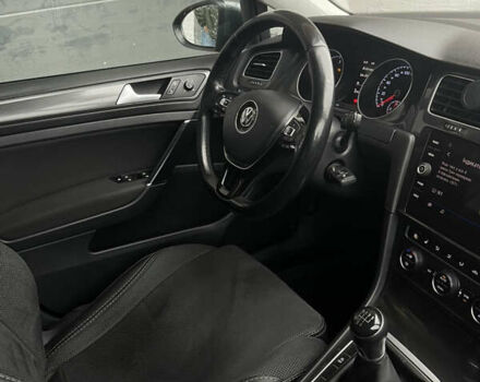 Серый Фольксваген Гольф, объемом двигателя 1.6 л и пробегом 241 тыс. км за 12400 $, фото 27 на Automoto.ua