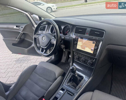 Серый Фольксваген Гольф, объемом двигателя 1.6 л и пробегом 228 тыс. км за 11500 $, фото 3 на Automoto.ua