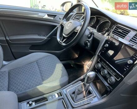 Серый Фольксваген Гольф, объемом двигателя 1.6 л и пробегом 250 тыс. км за 13990 $, фото 7 на Automoto.ua