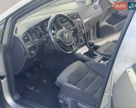 Серый Фольксваген Гольф, объемом двигателя 1.6 л и пробегом 228 тыс. км за 11500 $, фото 49 на Automoto.ua