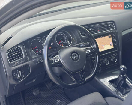 Серый Фольксваген Гольф, объемом двигателя 1.6 л и пробегом 228 тыс. км за 11500 $, фото 26 на Automoto.ua