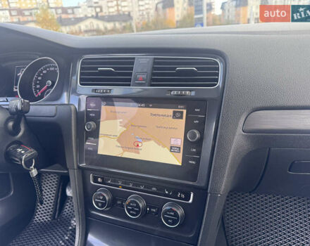 Серый Фольксваген Гольф, объемом двигателя 1.6 л и пробегом 228 тыс. км за 11500 $, фото 52 на Automoto.ua