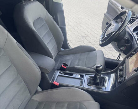 Серый Фольксваген Гольф, объемом двигателя 1.6 л и пробегом 228 тыс. км за 11500 $, фото 5 на Automoto.ua