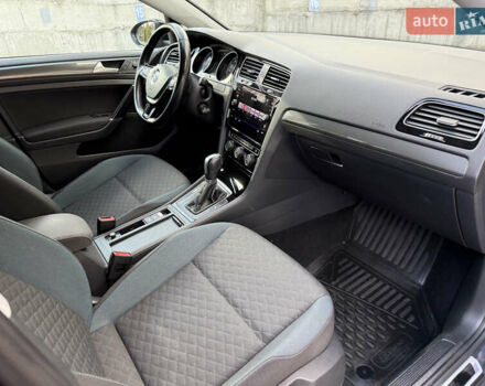 Сірий Фольксваген Гольф, об'ємом двигуна 2 л та пробігом 249 тис. км за 15999 $, фото 68 на Automoto.ua