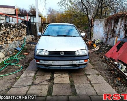 Серый Фольксваген Гольф, объемом двигателя 1.8 л и пробегом 247 тыс. км за 2000 $, фото 1 на Automoto.ua