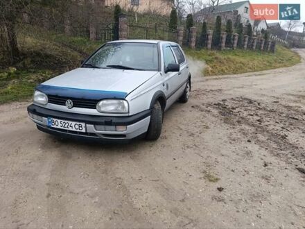 Серый Фольксваген Гольф, объемом двигателя 1.6 л и пробегом 350 тыс. км за 2000 $, фото 1 на Automoto.ua