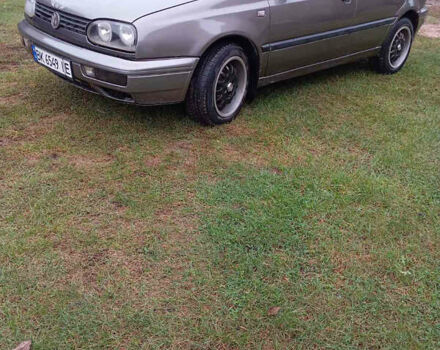 Серый Фольксваген Гольф, объемом двигателя 1.78 л и пробегом 333 тыс. км за 2200 $, фото 1 на Automoto.ua