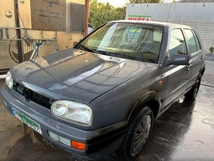 Серый Фольксваген Гольф, объемом двигателя 1.4 л и пробегом 216 тыс. км за 1400 $, фото 1 на Automoto.ua