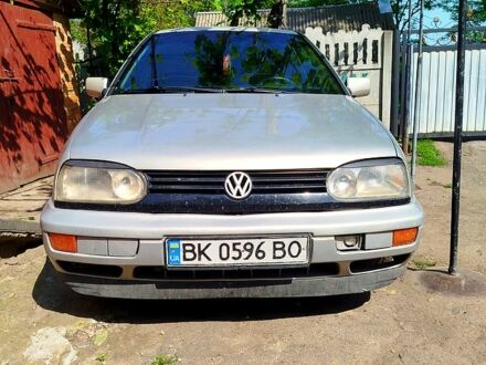 Серый Фольксваген Гольф, объемом двигателя 1.8 л и пробегом 300 тыс. км за 2300 $, фото 1 на Automoto.ua