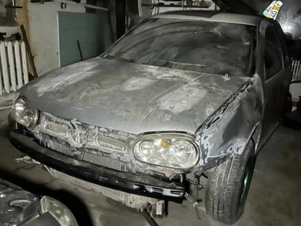 Серый Фольксваген Гольф, объемом двигателя 1.4 л и пробегом 300 тыс. км за 1700 $, фото 1 на Automoto.ua