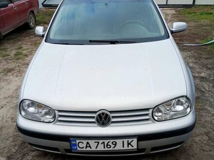 Серый Фольксваген Гольф, объемом двигателя 1.6 л и пробегом 300 тыс. км за 3700 $, фото 1 на Automoto.ua