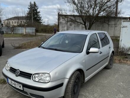 Серый Фольксваген Гольф, объемом двигателя 1.6 л и пробегом 300 тыс. км за 900 $, фото 1 на Automoto.ua