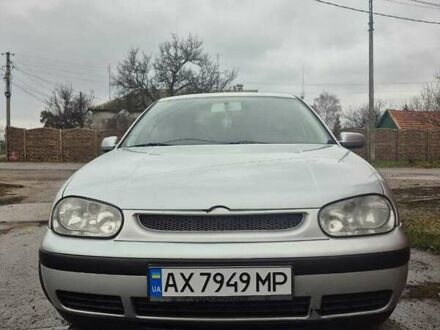 Серый Фольксваген Гольф, объемом двигателя 1.6 л и пробегом 333 тыс. км за 4700 $, фото 1 на Automoto.ua