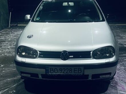 Серый Фольксваген Гольф, объемом двигателя 1.6 л и пробегом 377 тыс. км за 3800 $, фото 1 на Automoto.ua