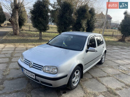 Фольксваген Гольф 2002 у Долине на Automoto.ua Сірий Фольксваген Гольф, об'ємом двигуна 1.39 л та пробігом 200 тис. км за 3300 $, фото 1 на Automoto.ua