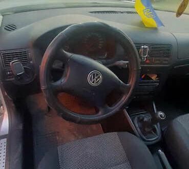 Серый Фольксваген Гольф, объемом двигателя 1.6 л и пробегом 226 тыс. км за 4500 $, фото 1 на Automoto.ua