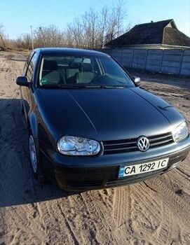 Серый Фольксваген Гольф, объемом двигателя 1.39 л и пробегом 247 тыс. км за 3700 $, фото 1 на Automoto.ua