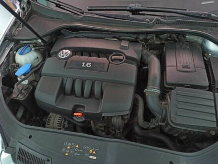 Фольксваген Гольф 2004 в Славянске на Automoto.ua Серый Фольксваген Гольф, объемом двигателя 1.6 л и пробегом 170 тыс. км за 5500 $, фото 1 на Automoto.ua