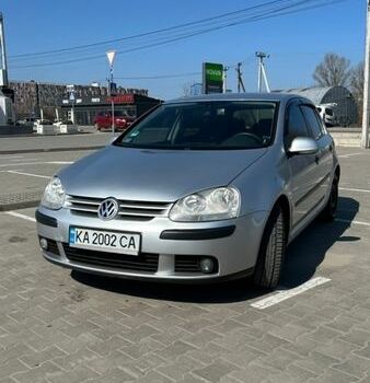 Серый Фольксваген Гольф, объемом двигателя 1.6 л и пробегом 228 тыс. км за 5500 $, фото 1 на Automoto.ua