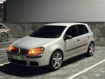 Фольксваген Гольф 2004 в Сарнах на Automoto.ua Серый Фольксваген Гольф, объемом двигателя 1.6 л и пробегом 202 тыс. км за 5100 $, фото 1 на Automoto.ua