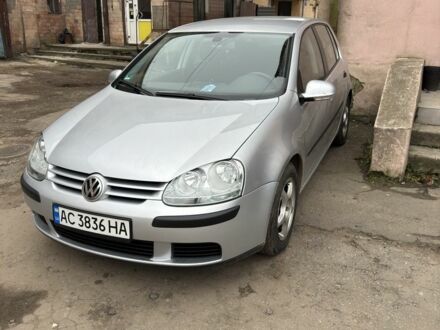 Серый Фольксваген Гольф, объемом двигателя 1.6 л и пробегом 235 тыс. км за 4400 $, фото 1 на Automoto.ua