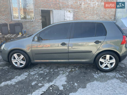 Серый Фольксваген Гольф, объемом двигателя 1.6 л и пробегом 267 тыс. км за 5700 $, фото 1 на Automoto.ua