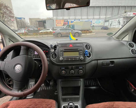 Серый Фольксваген Гольф, объемом двигателя 1.4 л и пробегом 253 тыс. км за 5000 $, фото 1 на Automoto.ua