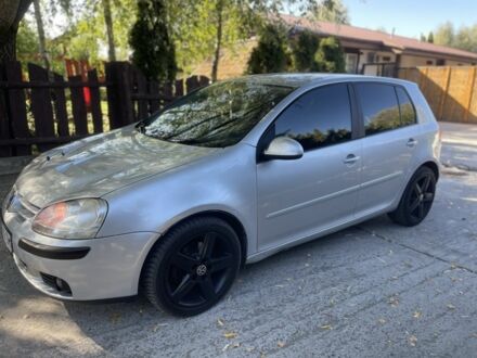 Фольксваген Гольф 2005 у Смеле на Automoto.ua Сірий Фольксваген Гольф, об'ємом двигуна 2 л та пробігом 251 тис. км за 5999 $, фото 1 на Automoto.ua