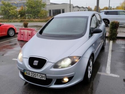 Серый Фольксваген Гольф, объемом двигателя 1.6 л и пробегом 248 тыс. км за 4300 $, фото 1 на Automoto.ua