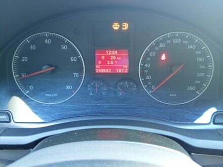 Серый Фольксваген Гольф, объемом двигателя 1.6 л и пробегом 200 тыс. км за 5200 $, фото 1 на Automoto.ua