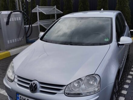 Фольксваген Гольф 2007 в Коростене на Automoto.ua Серый Фольксваген Гольф, объемом двигателя 1.6 л и пробегом 249 тыс. км за 6200 $, фото 1 на Automoto.ua