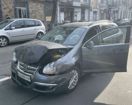 Серый Фольксваген Гольф, объемом двигателя 1.4 л и пробегом 245 тыс. км за 3000 $, фото 1 на Automoto.ua