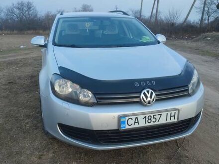 Фольксваген Гольф 2010 в Новоархангельске на Automoto.ua Серый Фольксваген Гольф, объемом двигателя 1.6 л и пробегом 232 тыс. км за 8200 $, фото 1 на Automoto.ua
