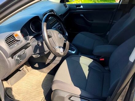 Серый Фольксваген Гольф, объемом двигателя 1.6 л и пробегом 263 тыс. км за 8300 $, фото 1 на Automoto.ua