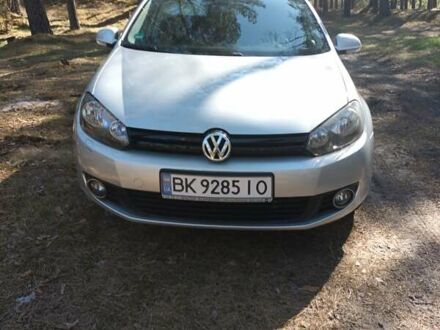 Фольксваген Гольф 2011 в Сарнах на Automoto.ua Серый Фольксваген Гольф, объемом двигателя 1.6 л и пробегом 249 тыс. км за 7650 $, фото 1 на Automoto.ua