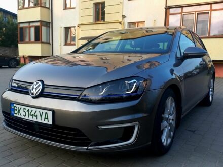 Фольксваген Гольф 2014 в Ровно на Automoto.ua Серый Фольксваген Гольф, объемом двигателя 0 л и пробегом 189 тыс. км за 8300 $, фото 1 на Automoto.ua