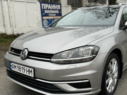 Фольксваген Гольф 2017 в Бердичеве на Automoto.ua Серый Фольксваген Гольф, объемом двигателя 1.6 л и пробегом 320 тыс. км за 13000 $, фото 1 на Automoto.ua